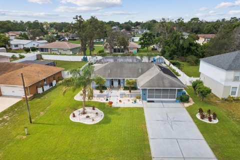 House in Spring Hill, Florida 3 bedrooms, 147.62 sq.m. № 2235439 - photo 3
