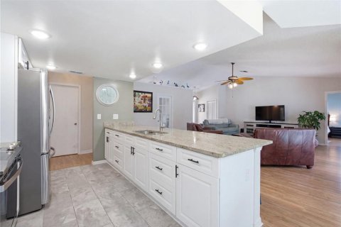 House in Spring Hill, Florida 3 bedrooms, 147.62 sq.m. № 2235439 - photo 10