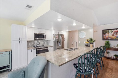 House in Spring Hill, Florida 3 bedrooms, 147.62 sq.m. № 2235439 - photo 12
