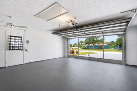 House in Spring Hill, Florida 3 bedrooms, 147.62 sq.m. № 2235439 - photo 27