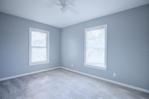 House in Winter Haven, Florida 2 bedrooms, 100.33 sq.m. № 2214552 - photo 16