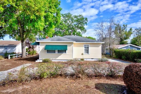 House in Winter Haven, Florida 2 bedrooms, 100.33 sq.m. № 2214552