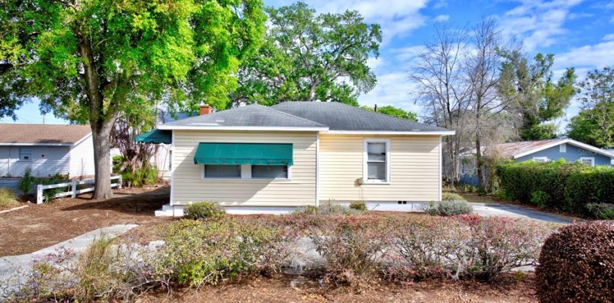 House in Winter Haven, Florida 2 bedrooms, 100.33 sq.m. № 2214552