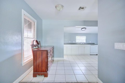 House in Winter Haven, Florida 2 bedrooms, 100.33 sq.m. № 2214552 - photo 8