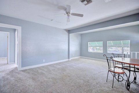 House in Winter Haven, Florida 2 bedrooms, 100.33 sq.m. № 2214552 - photo 6
