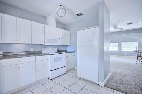 House in Winter Haven, Florida 2 bedrooms, 100.33 sq.m. № 2214552 - photo 11