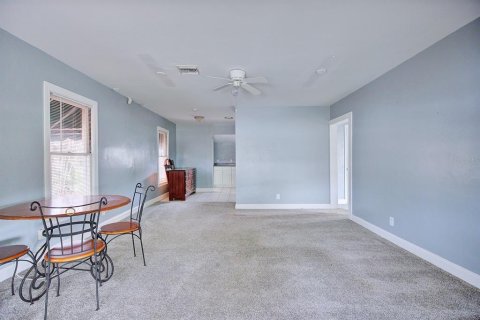 House in Winter Haven, Florida 2 bedrooms, 100.33 sq.m. № 2214552 - photo 3
