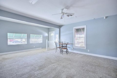 House in Winter Haven, Florida 2 bedrooms, 100.33 sq.m. № 2214552 - photo 7