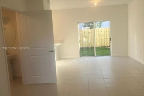 Adosado en venta en Homestead, Florida, 3 dormitorios, 123.65 m2 № 1862005 - foto 3