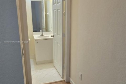 Townhouse in Homestead, Florida 2 bedrooms, 99.31 sq.m. № 1974239 - photo 23