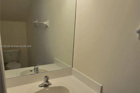 Townhouse in Homestead, Florida 2 bedrooms, 99.31 sq.m. № 1974239 - photo 13