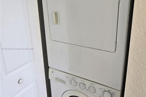 Townhouse in Homestead, Florida 2 bedrooms, 99.31 sq.m. № 1974239 - photo 11