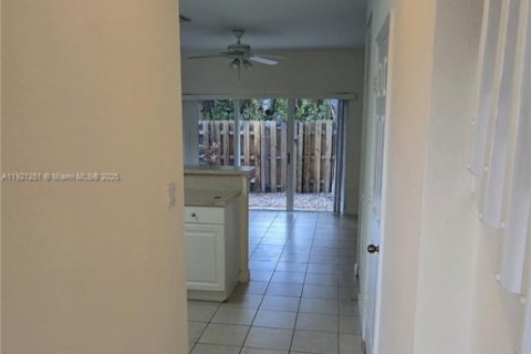 Townhouse in Homestead, Florida 2 bedrooms, 99.31 sq.m. № 1974239 - photo 15