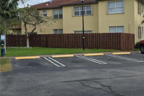 Townhouse in Homestead, Florida 2 bedrooms, 99.31 sq.m. № 1974239 - photo 30