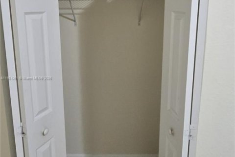 Townhouse in Homestead, Florida 2 bedrooms, 99.31 sq.m. № 1974239 - photo 17