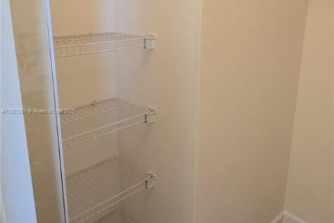 Townhouse in Homestead, Florida 2 bedrooms, 99.31 sq.m. № 1974239 - photo 26