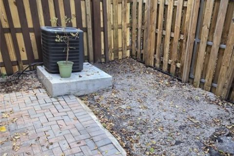 Townhouse in Homestead, Florida 2 bedrooms, 99.31 sq.m. № 1974239 - photo 29