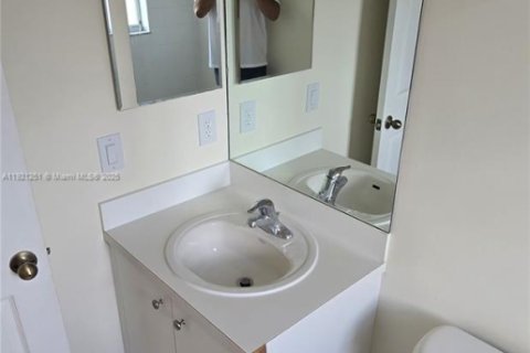 Townhouse in Homestead, Florida 2 bedrooms, 99.31 sq.m. № 1974239 - photo 28