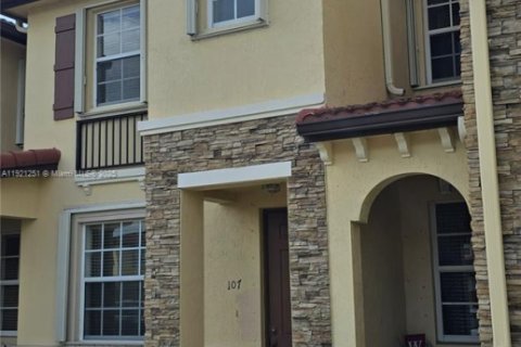 Townhouse in Homestead, Florida 2 bedrooms, 99.31 sq.m. № 1974239