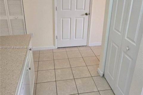 Townhouse in Homestead, Florida 2 bedrooms, 99.31 sq.m. № 1974239 - photo 9