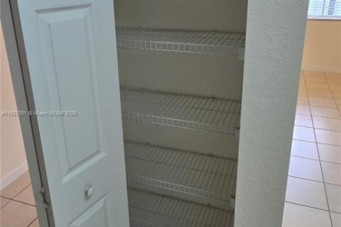 Townhouse in Homestead, Florida 2 bedrooms, 99.31 sq.m. № 1974239 - photo 12