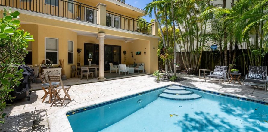 Touwnhouse à Miami, Floride 3 chambres, 215.35 m2 № 1863458