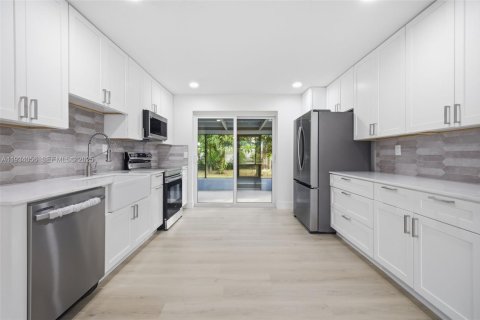 Casa en venta en Fort Lauderdale, Florida, 3 dormitorios, 109.25 m2 № 1992325 - foto 3