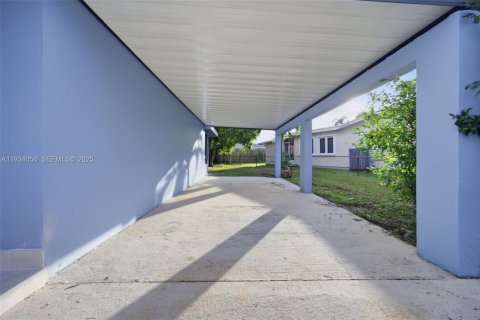 Casa en venta en Fort Lauderdale, Florida, 3 dormitorios, 109.25 m2 № 1992325 - foto 30