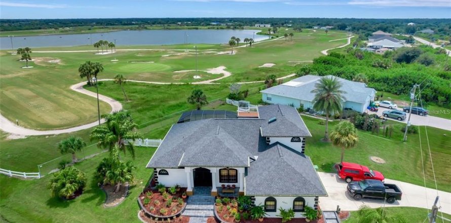 Casa en Port Charlotte, Florida 4 dormitorios, 323.86 m2 № 1856001