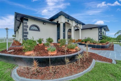 Casa en venta en Port Charlotte, Florida, 4 dormitorios, 323.86 m2 № 1856001 - foto 4