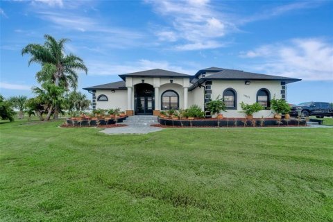 Casa en venta en Port Charlotte, Florida, 4 dormitorios, 323.86 m2 № 1856001 - foto 2