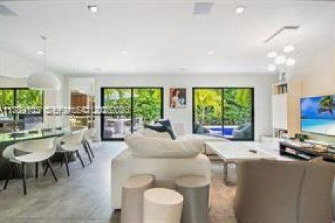 Casa en venta en Key Biscayne, Florida, 7 dormitorios, 361.2 m2 № 1983523 - foto 7