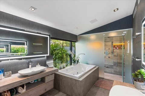 Villa ou maison à vendre à Key Biscayne, Floride: 6 chambres, 361.2 m2 № 1983523 - photo 24