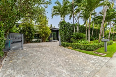 Casa en venta en Key Biscayne, Florida, 7 dormitorios, 361.2 m2 № 1983523 - foto 2