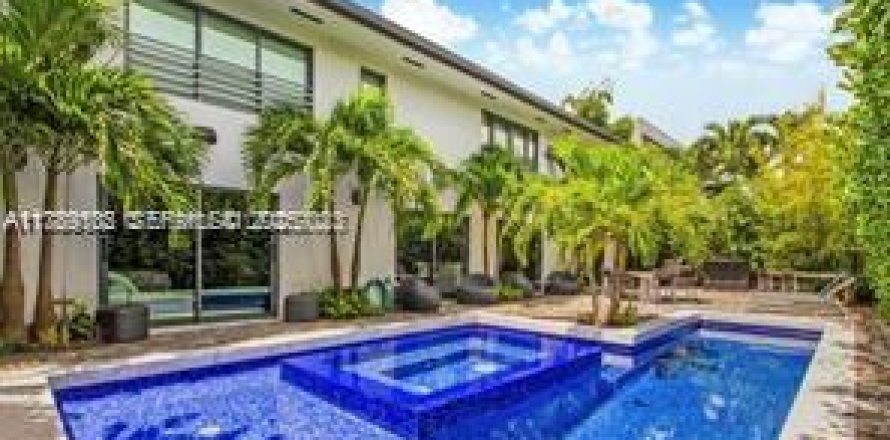 Casa en Key Biscayne, Florida 7 dormitorios, 361.2 m2 № 1983523