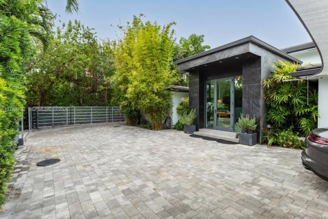 Casa en venta en Key Biscayne, Florida, 7 dormitorios, 361.2 m2 № 1983523 - foto 26