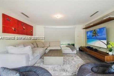 Casa en venta en Key Biscayne, Florida, 7 dormitorios, 361.2 m2 № 1983523 - foto 16