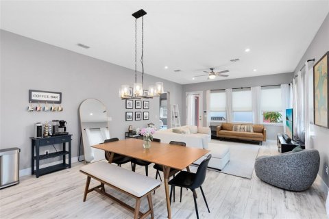 House in Orlando, Florida 4 bedrooms, 204.76 sq.m. № 1771166 - photo 6