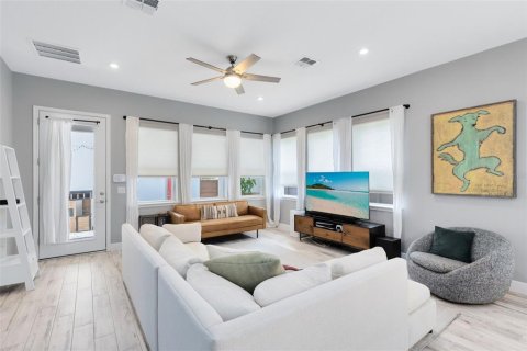 House in Orlando, Florida 4 bedrooms, 204.76 sq.m. № 1771166 - photo 9
