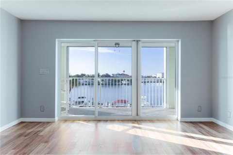 Copropriété à vendre à Saint Pete Beach, Floride: 2 chambres, 126.81 m2 № 2342337 - photo 4