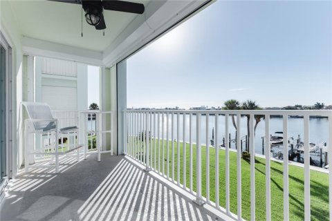 Condo in Saint Pete Beach, Florida, 2 bedrooms № 2342337