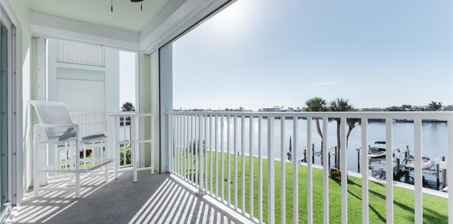 Condo à Saint Pete Beach, Floride, 2 chambres  № 2342337