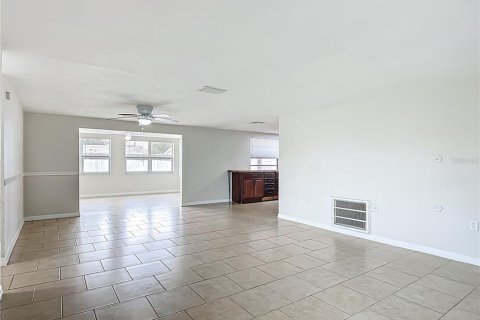 House in Port Richey, Florida 2 bedrooms, 108.88 sq.m. № 1825269 - photo 7