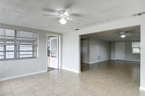 House in Port Richey, Florida 2 bedrooms, 108.88 sq.m. № 1825269 - photo 17