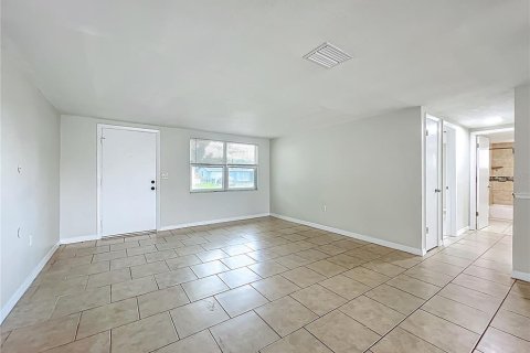 House in Port Richey, Florida 2 bedrooms, 108.88 sq.m. № 1825269 - photo 10