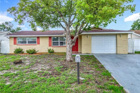House in Port Richey, Florida 2 bedrooms, 108.88 sq.m. № 1825269 - photo 1