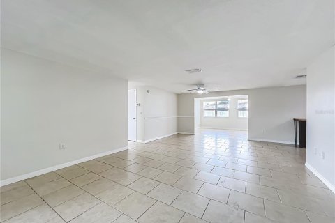 House in Port Richey, Florida 2 bedrooms, 108.88 sq.m. № 1825269 - photo 6