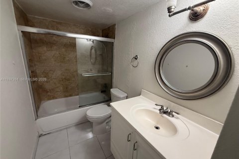 Condo in Hallandale Beach, Florida, 2 bedrooms  № 2053453 - photo 13
