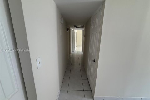 Condo in Hallandale Beach, Florida, 2 bedrooms  № 2053453 - photo 5