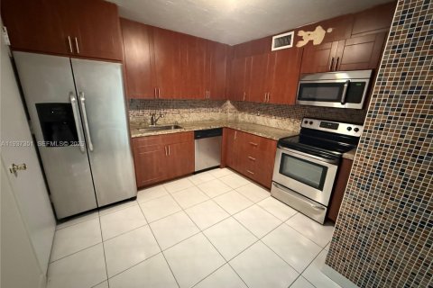 Condo in Hallandale Beach, Florida, 2 bedrooms  № 2053453 - photo 4